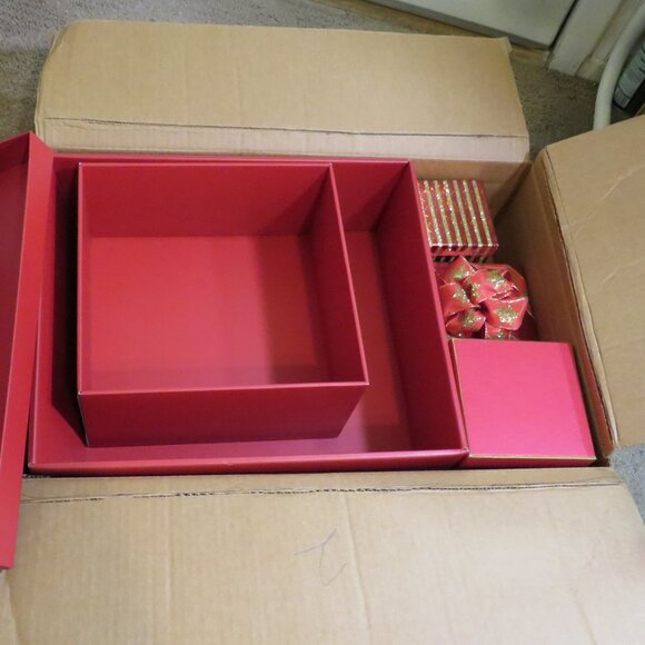 Extra Large (2) Red envelope brand + (3) smaller Red Gift Boxes - Picture 12 of 16